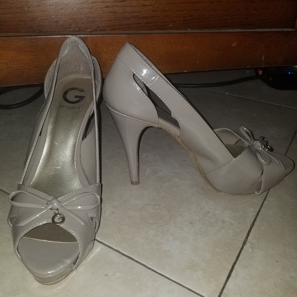 Gray Patent Guess Heels - Picture 2 of 2